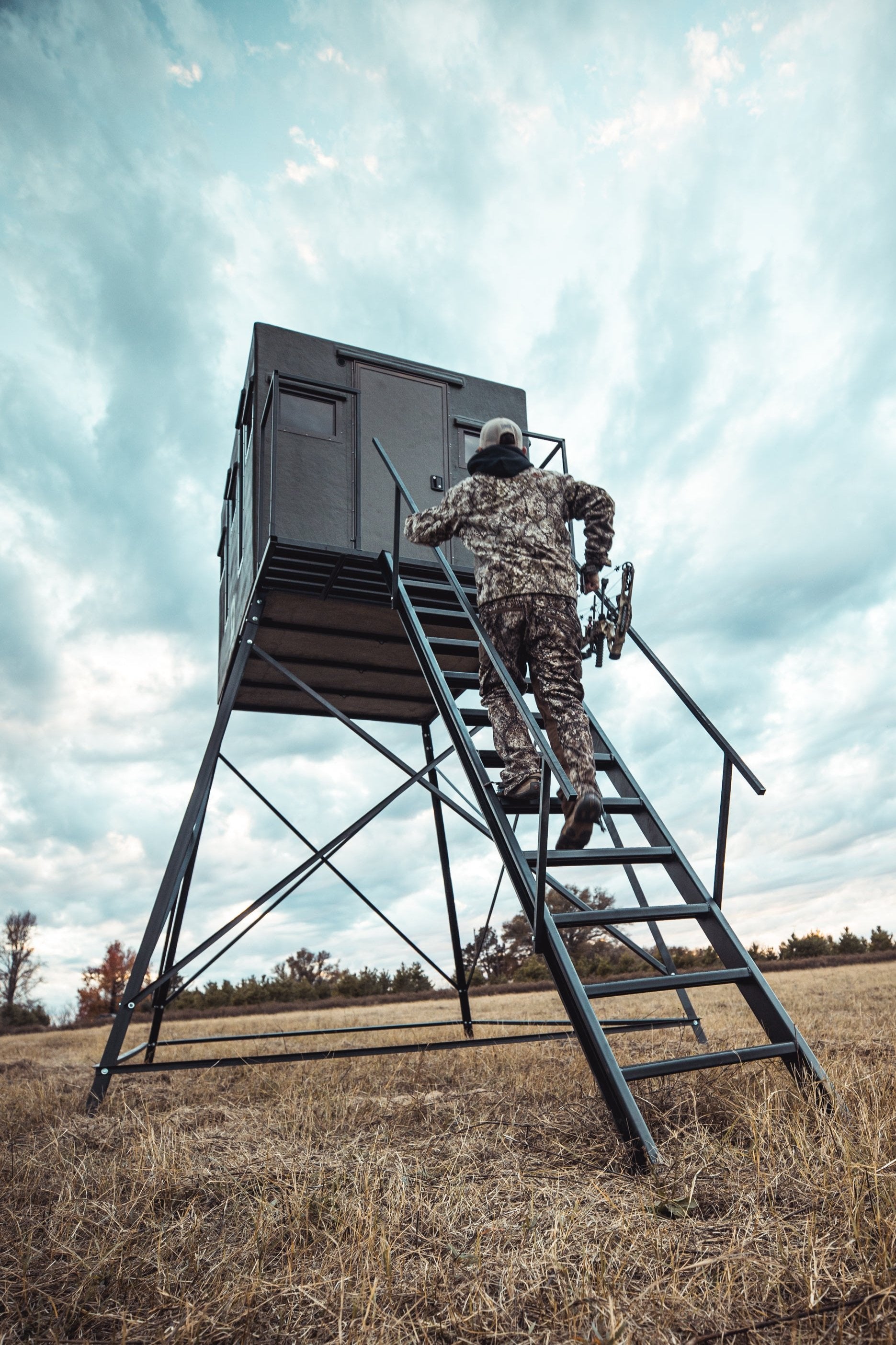 Dillon Blinds 6x8 Elevated, Insulated Deer Hunting Blind