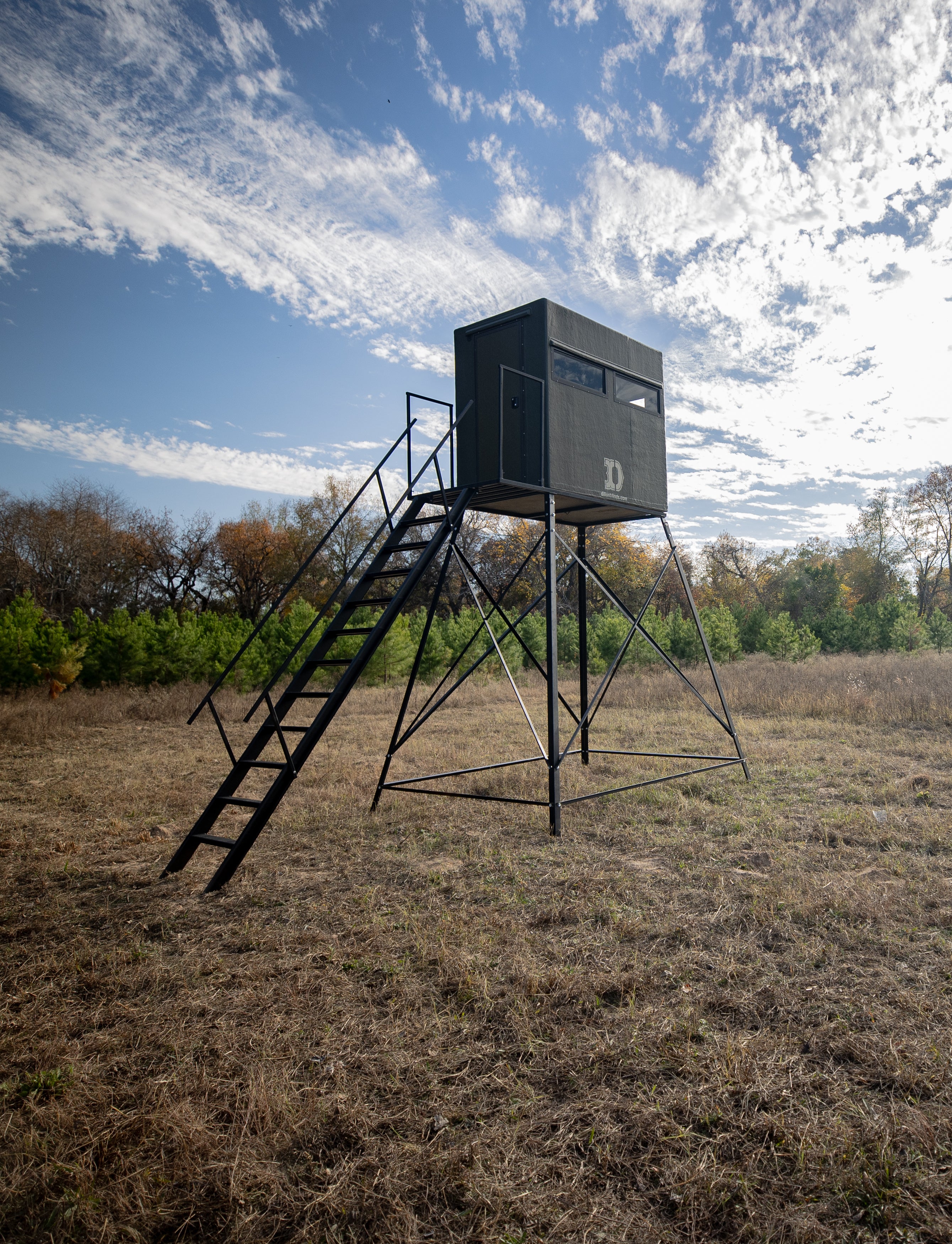 Dillon Blinds 4x6 Gun/Bow Insulated, Elevated Deer Hunting Blind