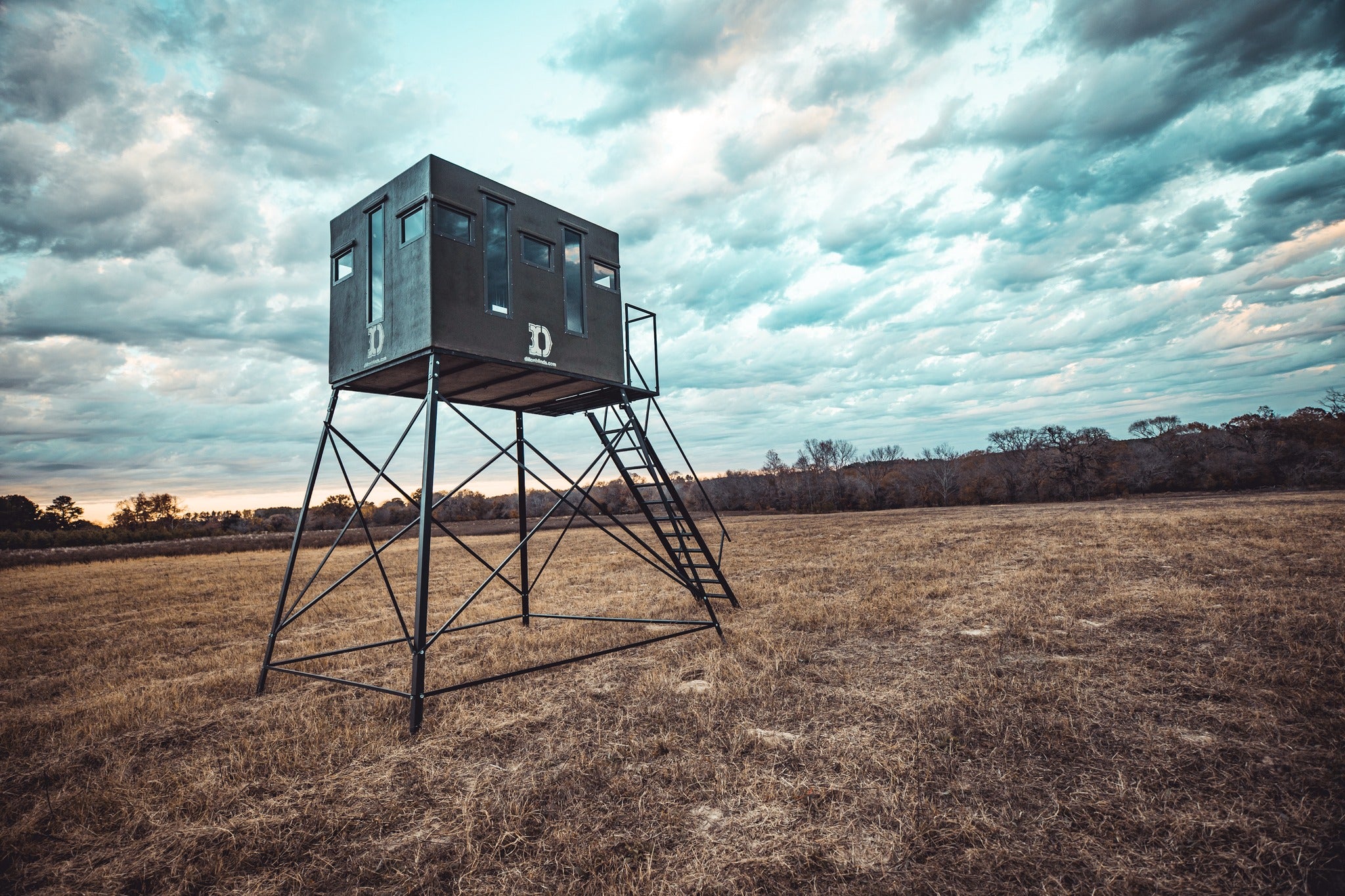 Dillon Blinds 6x8 Gun/Bow Combo, Insulated, Elevated Deer Hunting Blind