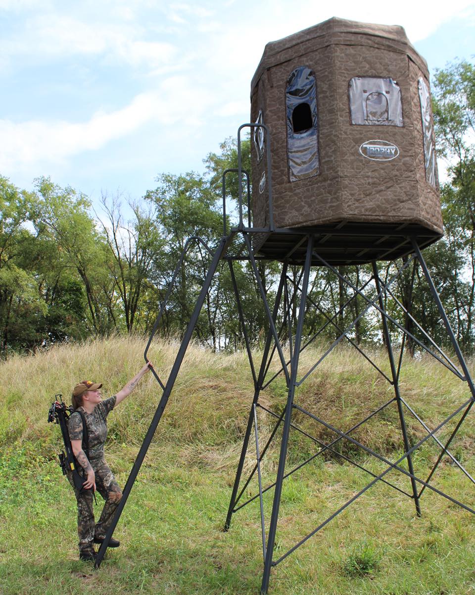 Trophy Treestands D-Lux Elevated Deer Hunting Blind