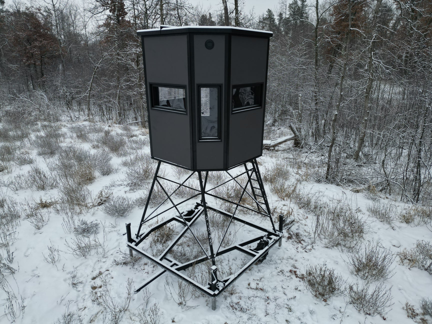 Greylight Nomad Deer Blind Trailer with 6' Tower & Daybreak Insulated Modular Blind