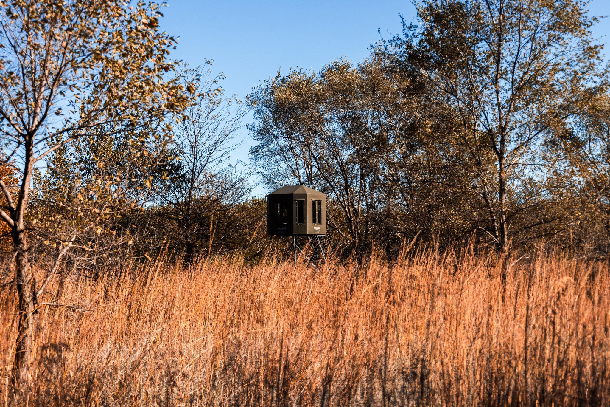 Dillon Blinds 6x7 Bowhunter Edition, Insulated, Elevated Deer Hunting Blind