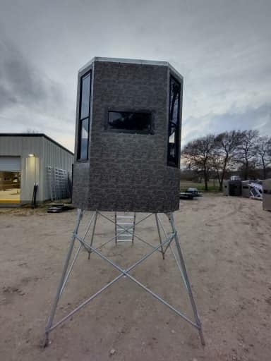 Big Dogg Deer Blinds 6x6 Octagon Bow/Rifle Aluminum Insulated Elevated Hunting Blind